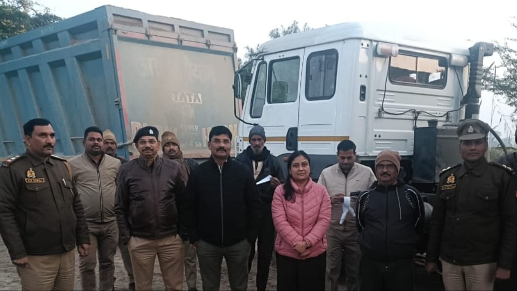 overload vehicles checked in kanpur 14 seized