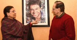 बचपन की फोटो देखकर भावुक हुए माता पिता...रियलिटी बिग बास सीजन-19 के विजेता बने गौरव खन्ना की मां शशि और पिता विनोद खन्ना दीवार पर लगी उनकी तस्वीर देखकर बचपन के दिनों से लेकर विजेता बनने तक के सफर को याद करते हुए खुशी से भावुक हो गए। माता पिता ने बताया कि गौरव बचपन से ही प्रतिभावान थे। शो के शुरू होते ही हमें पूरा विश्वास था कि गौरव ही विजेता बनेंगे। संजय यादव