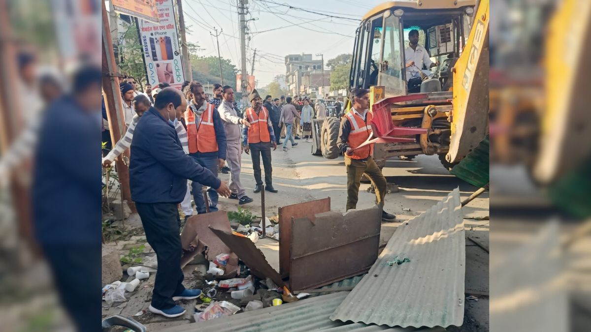 roorkee nagar nigam bulldozer removes encroachment