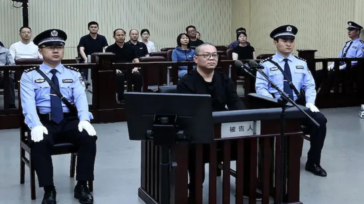 china executes ex banker for taking over 156 million dollar in bribe