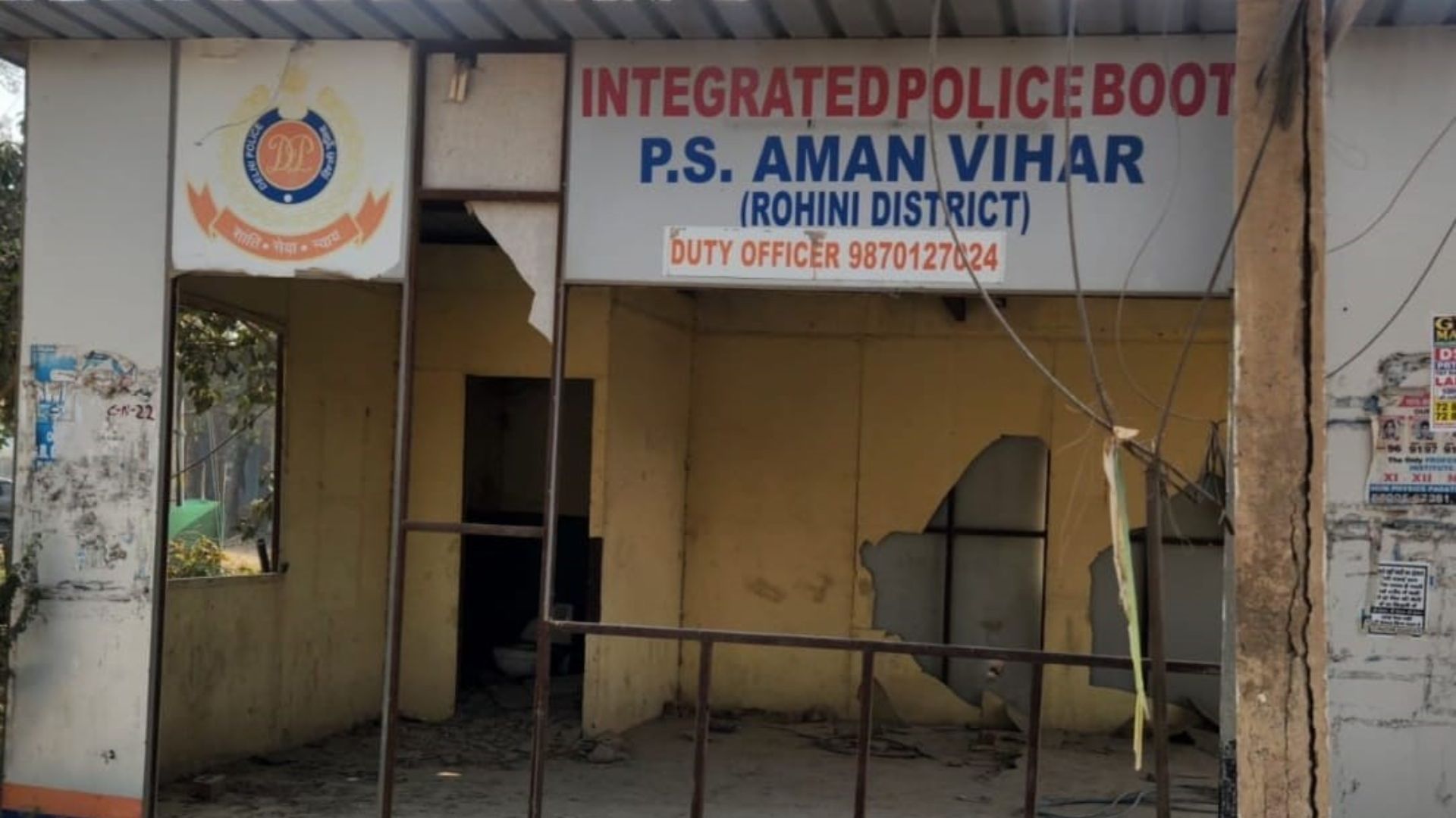 delhi police booths in disrepair causing fear