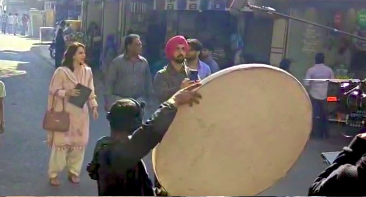 commotion broke out during diljit dosanjhs shooting near kila chowk police arrived at the scene to calm the situation