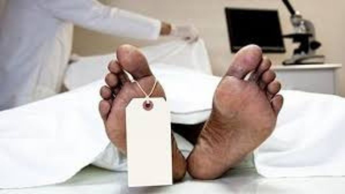 the wife and daughter sat with the dead body for five days and when neighbors opened the door the secret was revealed