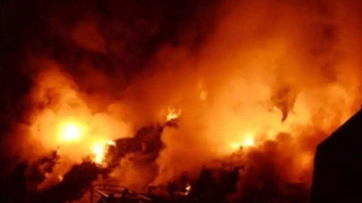 fire at shoe factory in narela delhi 3 injured