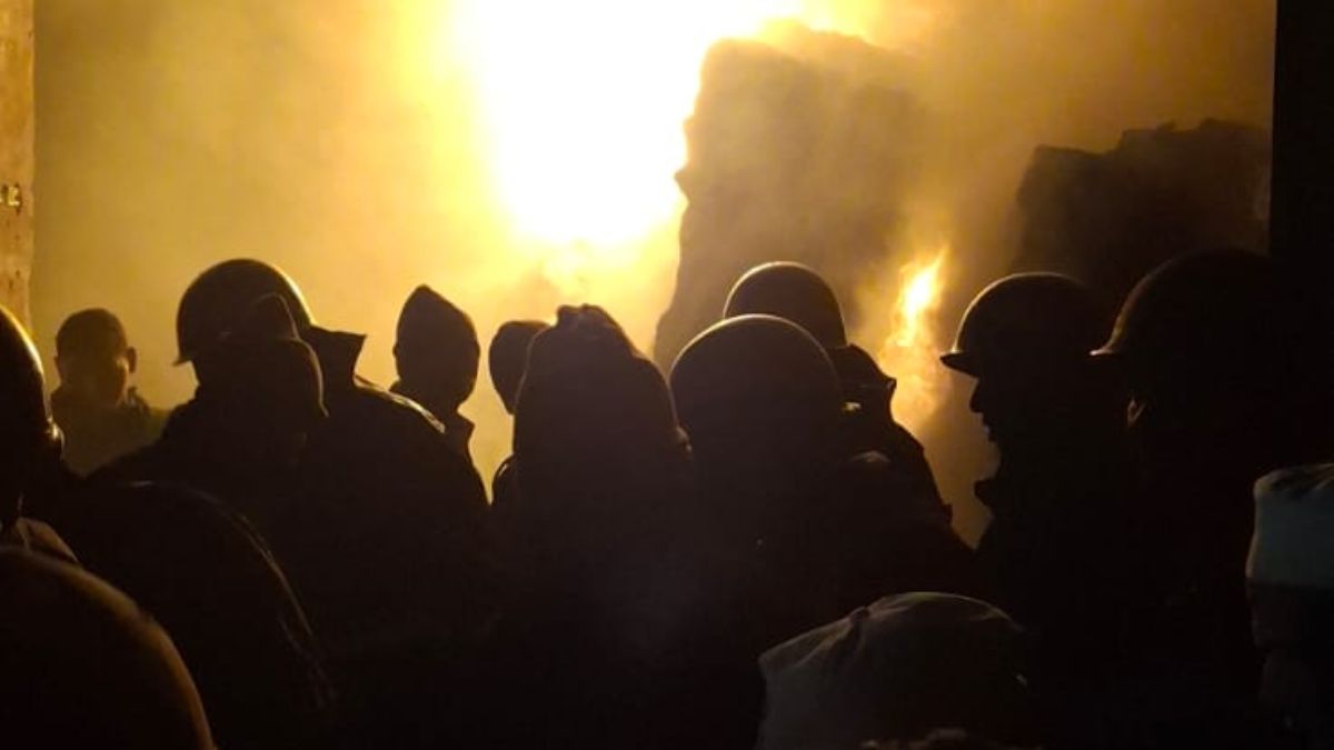 agra rubber factory fire in densely populated area