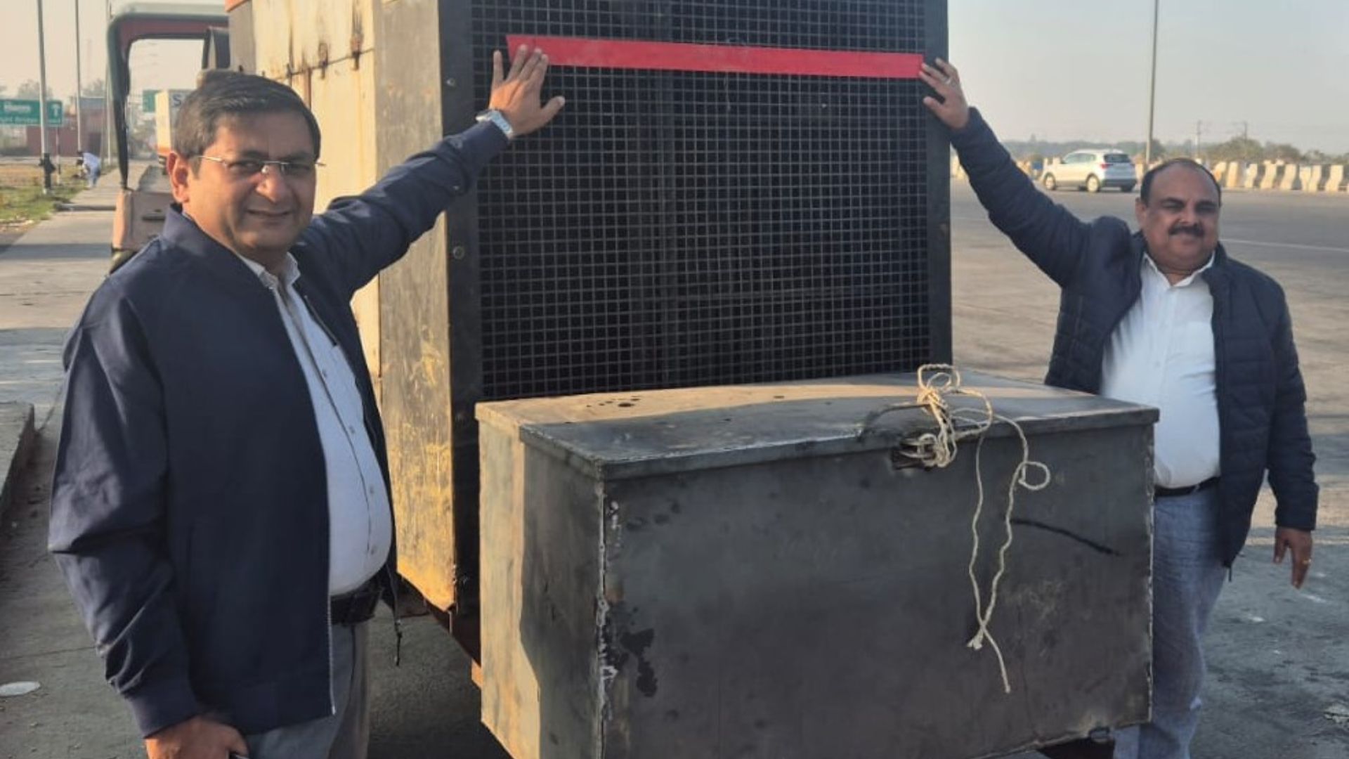 hapur reflective tape on 78 vehicles 12 challaned