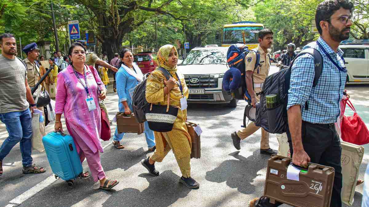 kerala local polls 2025 first phase voting in 7 districts including shashi tharoor constituency