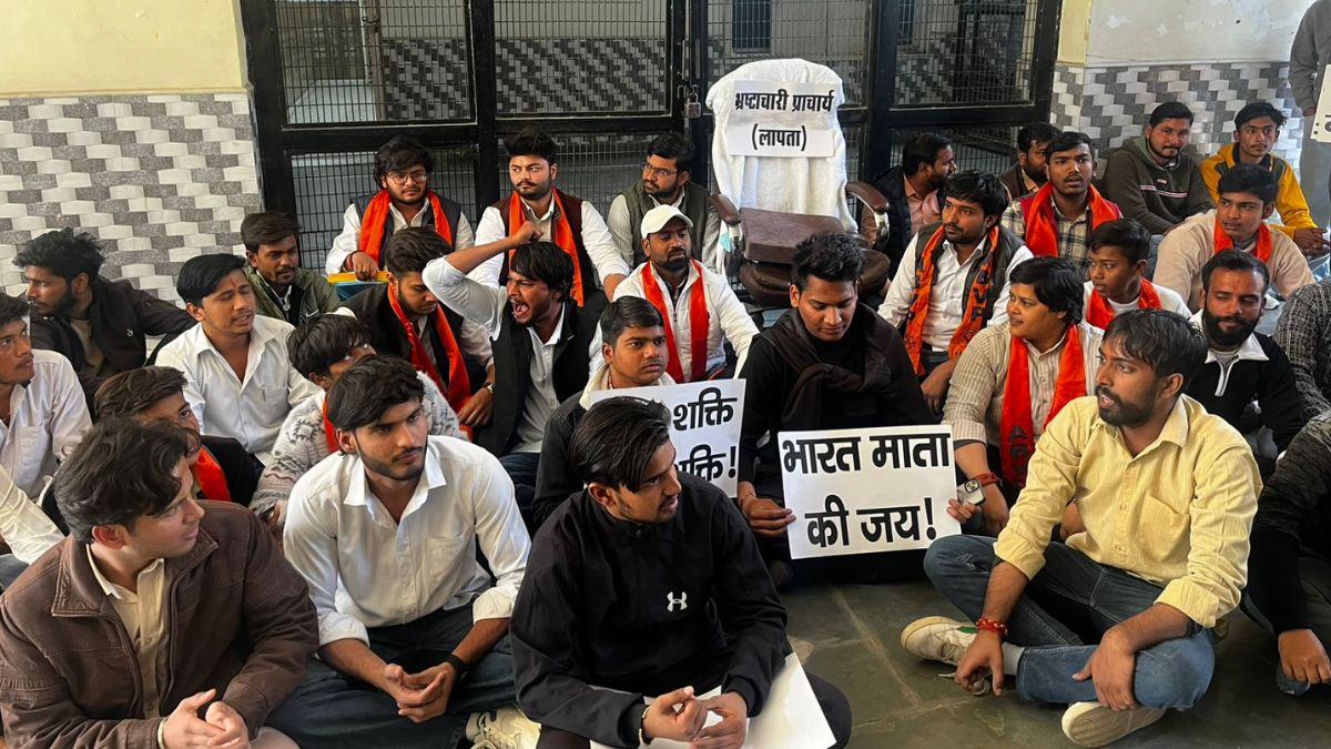 abvp protest in modinagar against principal