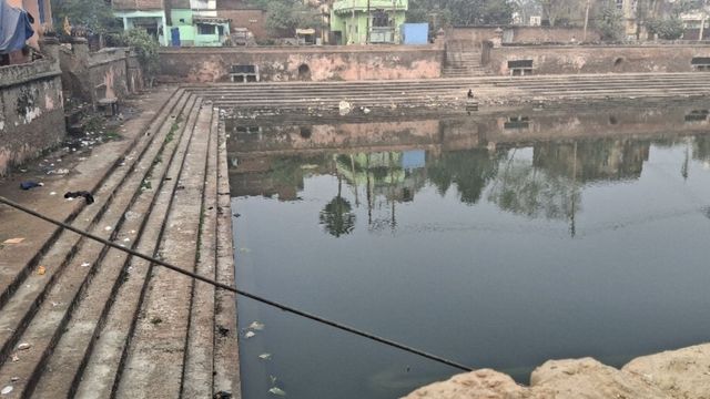 बदहाली की मार झेल रहा 18वीं सदी का ऐतिहासिक पक्की तालाब, 15 साल पहले जीर्णोद्धार की राशि पर लीपापोती
