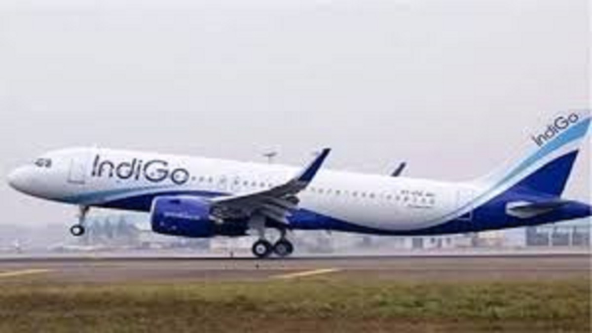 prayagraj hyderabad indigo flight cancelled passengers upset at airport