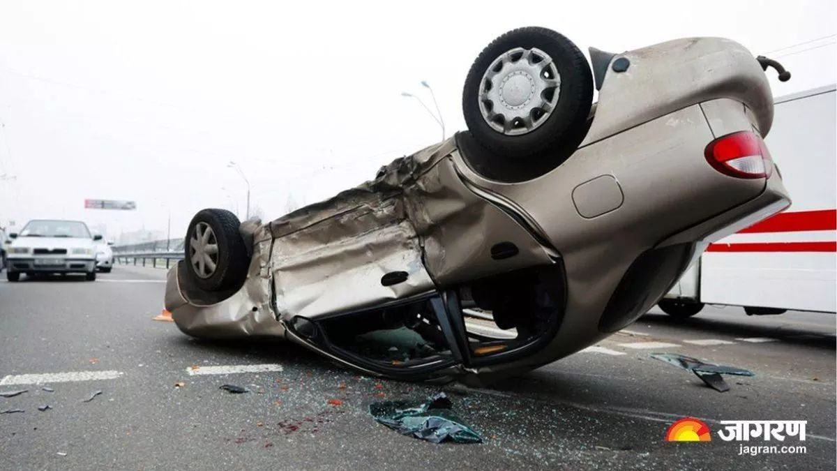 agralucknow expressway witnesses major accident three cars collide one after another one dead