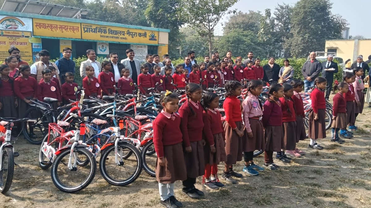 nhai and varanasi aurangabad nh 2 tollway donate 40 bicycles to school girls