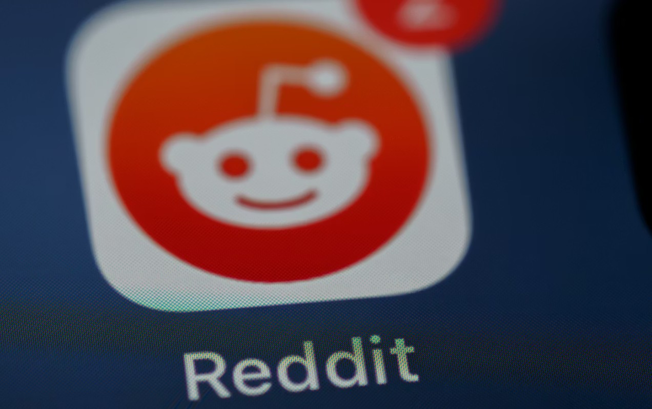 reddit experiences second day of major outage locking out many users