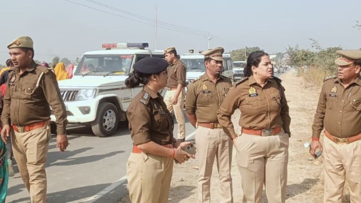 kasganj police video of a police officer drunk goes viral suspended