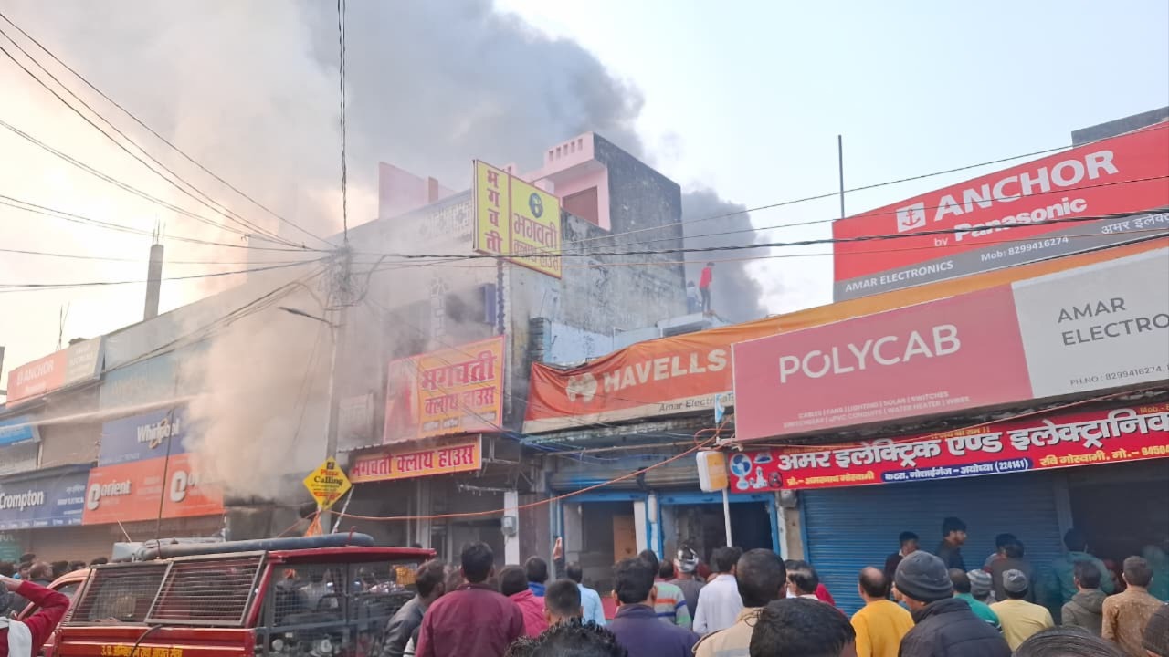 ayodhya fire major loss in sadar sarak