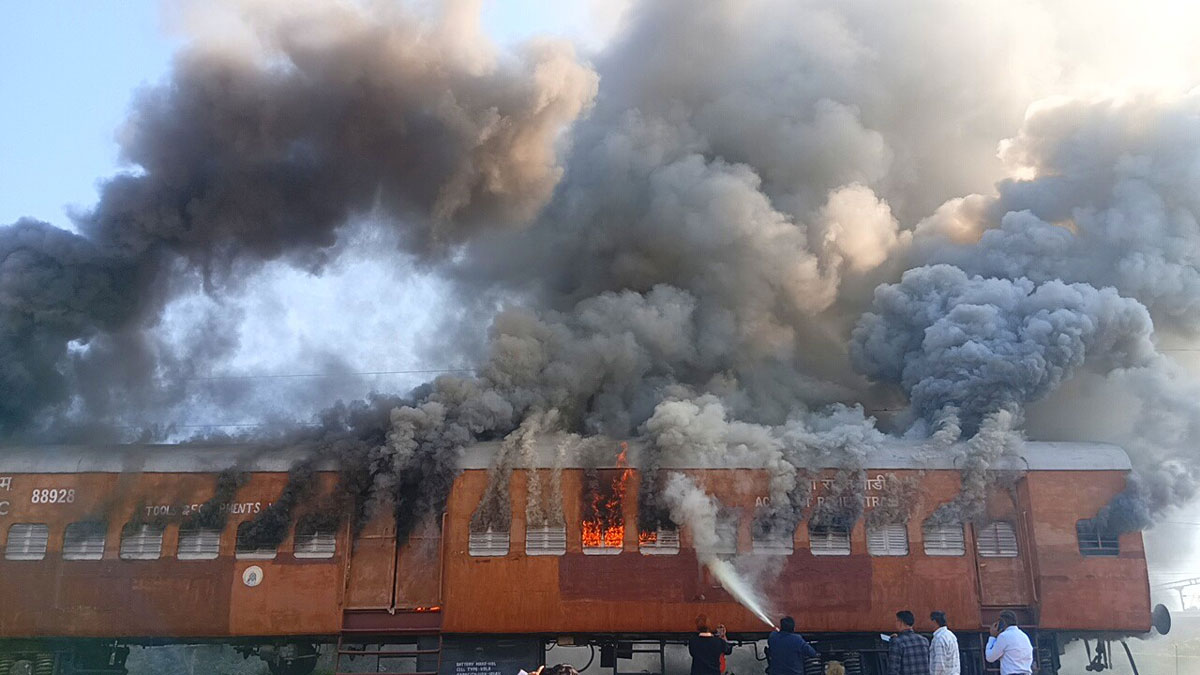 fire in jhansiamritsar express causes panic