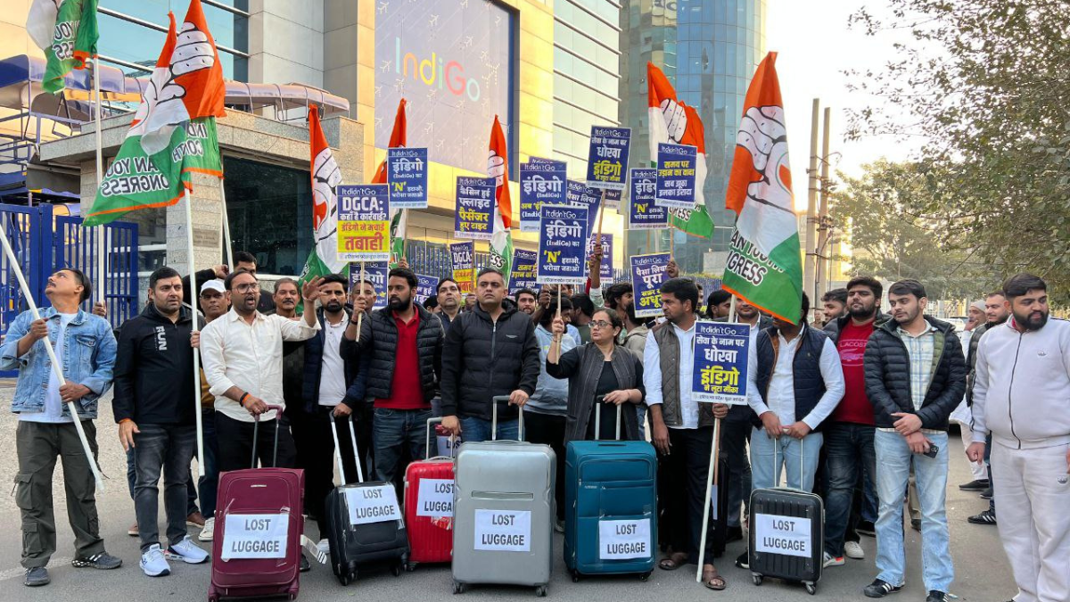 gurugram youth congress protests indigo office