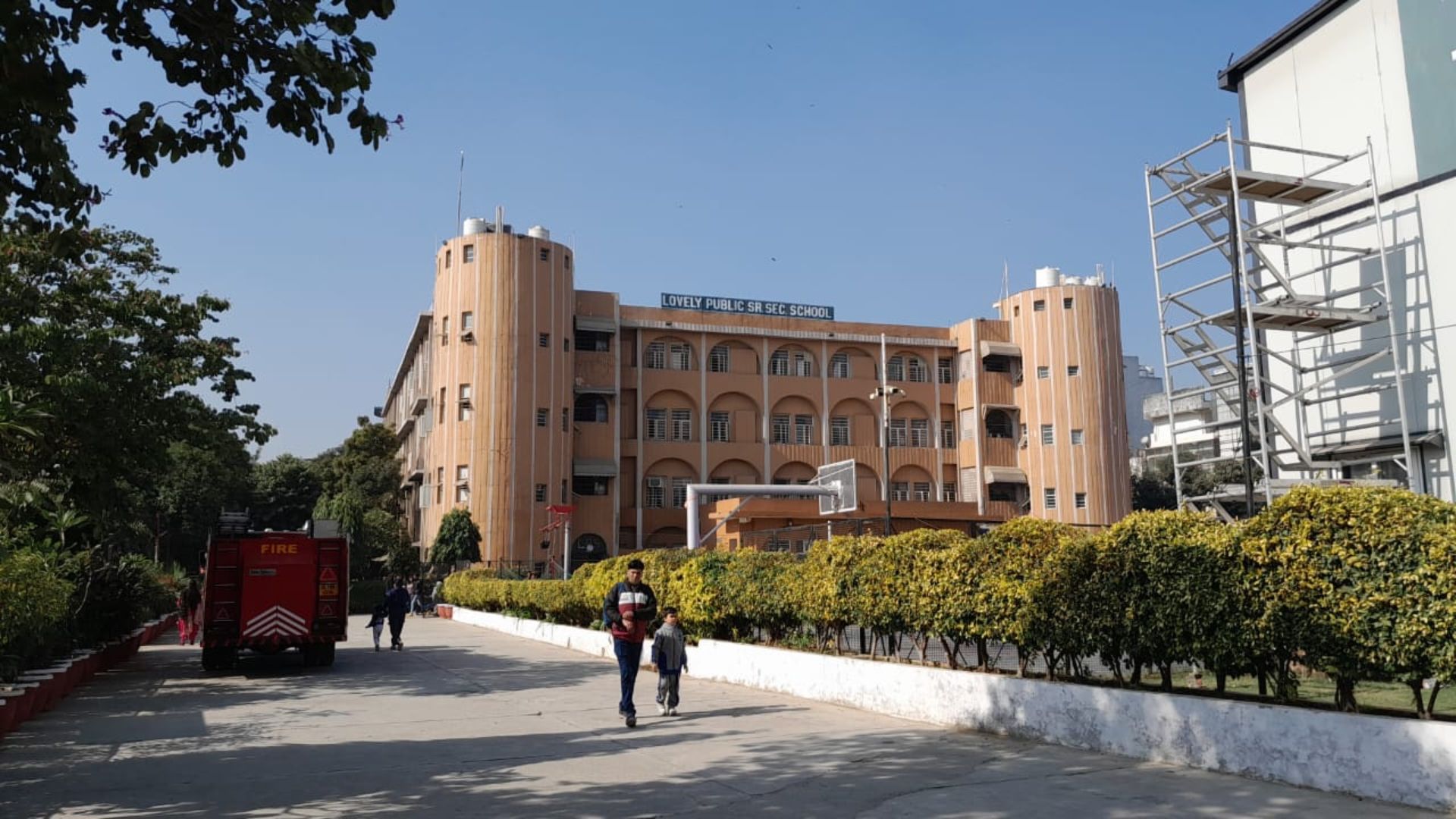 delhi school bomb threat police investigate