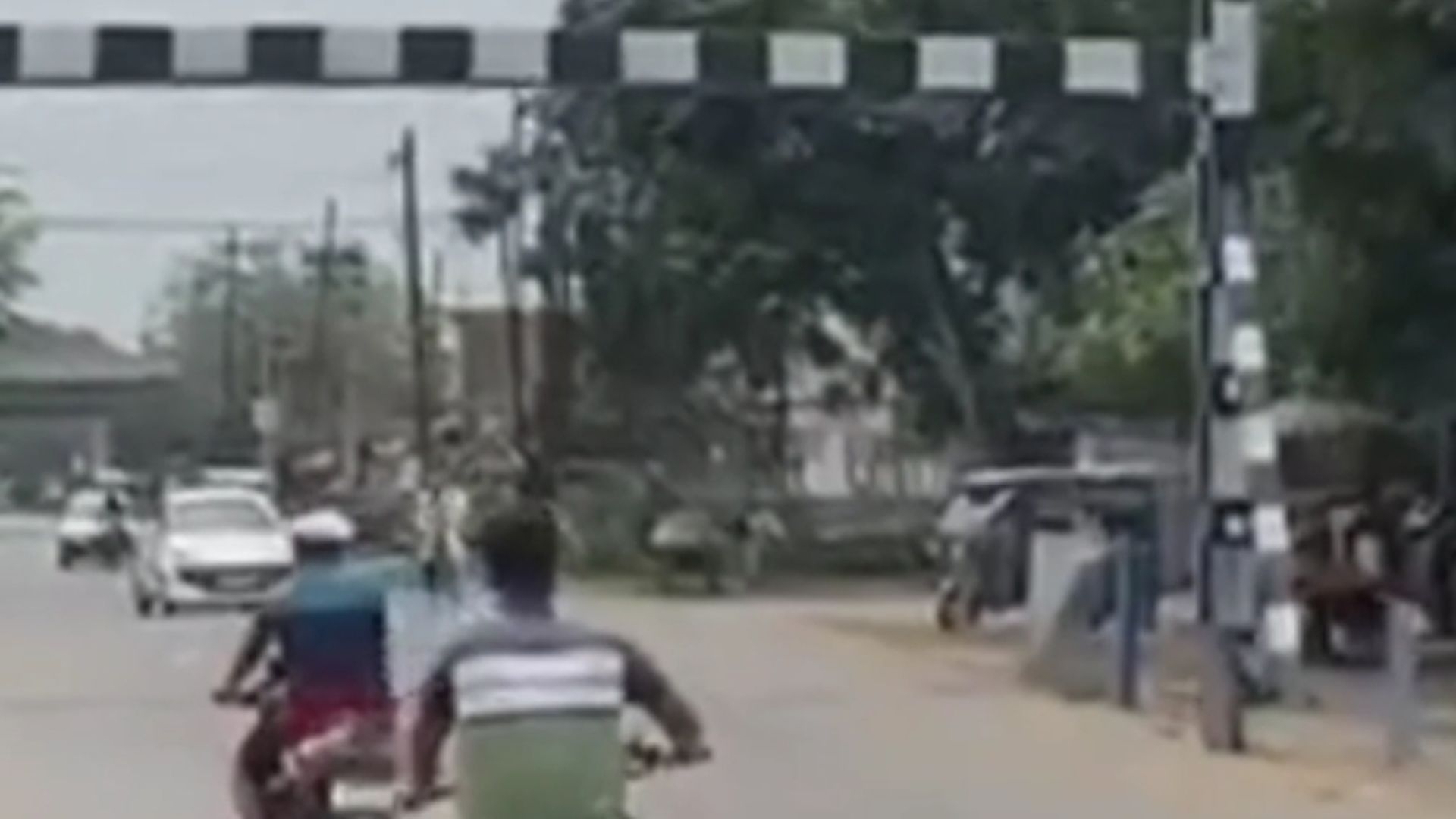 hapur syana 51 c gate closed for 4 days