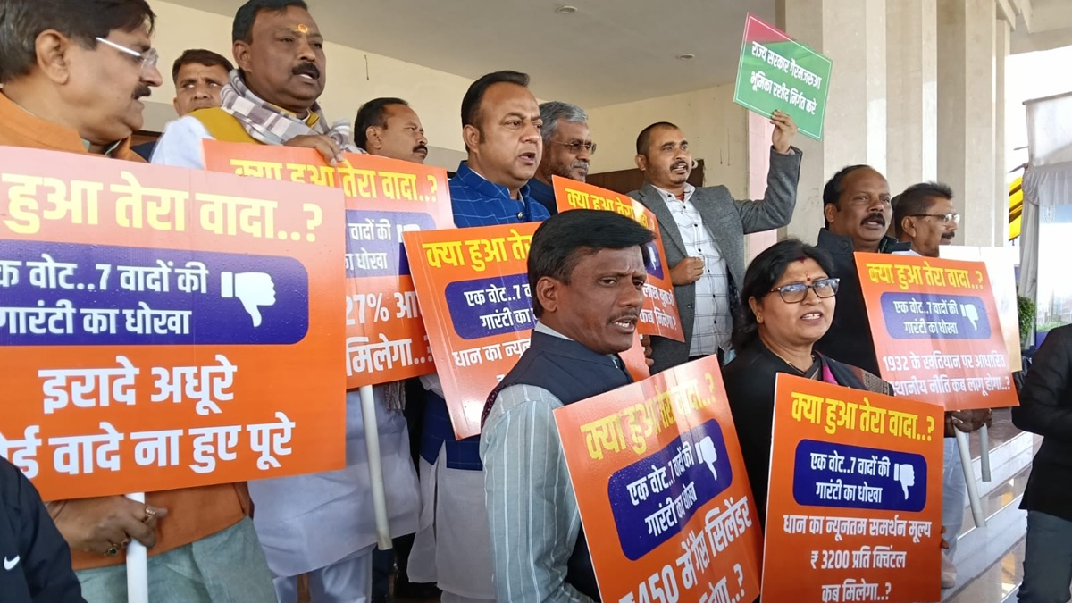 jharkhand bjp attacks govt over local policy