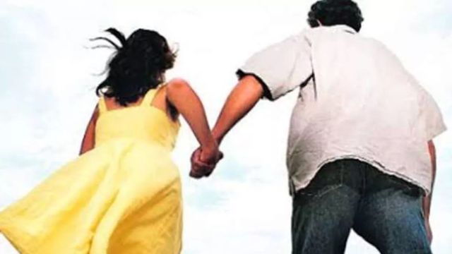 लड़की को लेकर भाग रहा युवक, रास्‍ते में लोगों ने पकड़ा, डायल-112 को दी सूचना, इसी बीच हो गया कांड 
