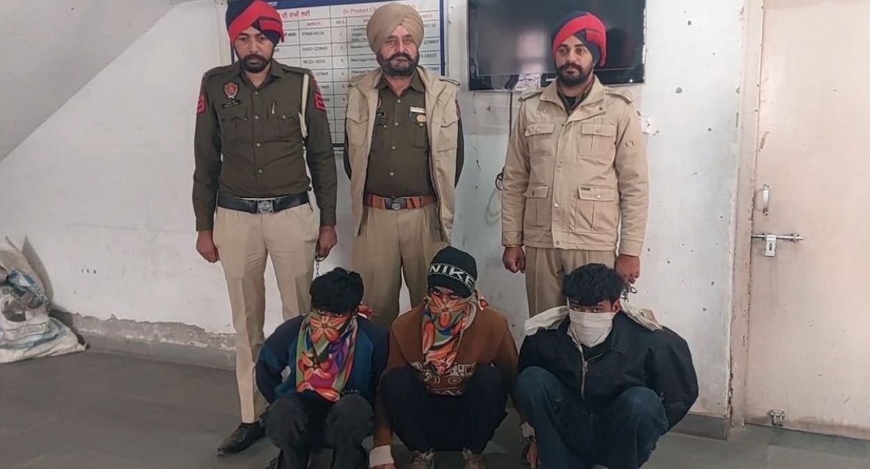 three arrested for stealing gold and cash from a house cash recovered