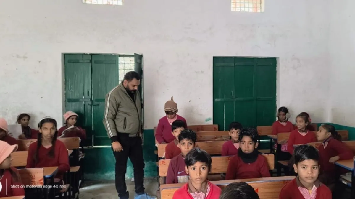परिषदीय स्कूलों में अर्द्धवार्षिक परीक्षा शुरू होते ही एक्शन में अधिकारी! पुताई न होने पर लगाई शिक्षकों की क्लास
