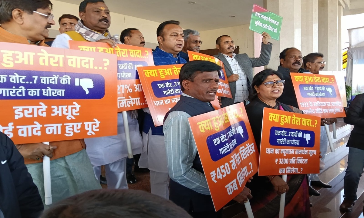 jharkhand bjp attacks govt over local policy