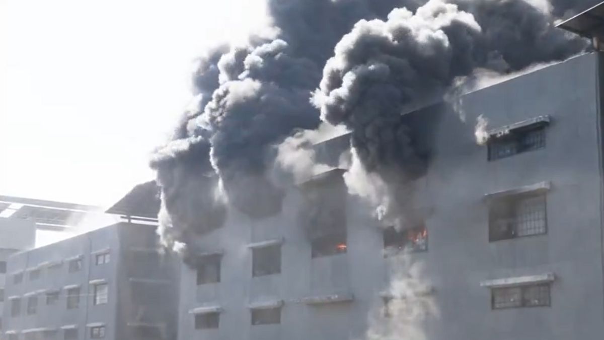 massive fire breaks out in surat textile market fire extinguishing work continues