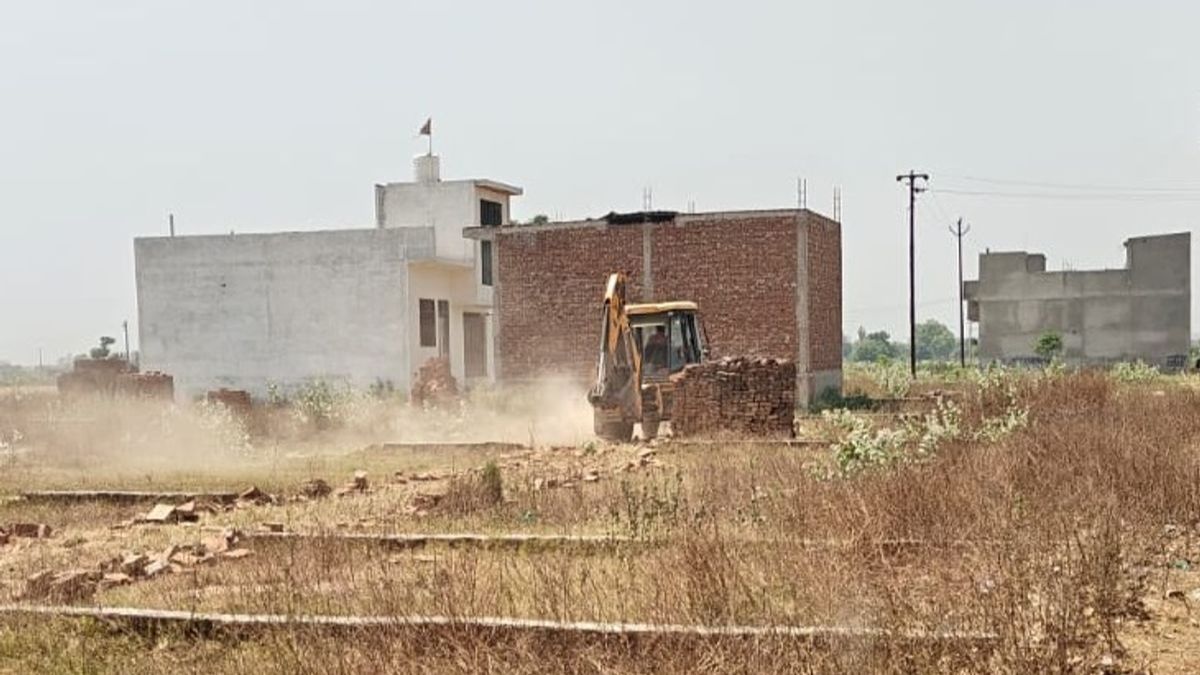 pollution looms over illegal colonies on farmland