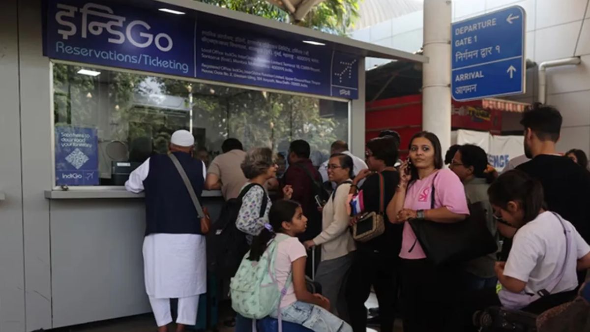 indigo flight disruptions 905 flights cancelled 1475 delayed passengers stranded at mumbai airport