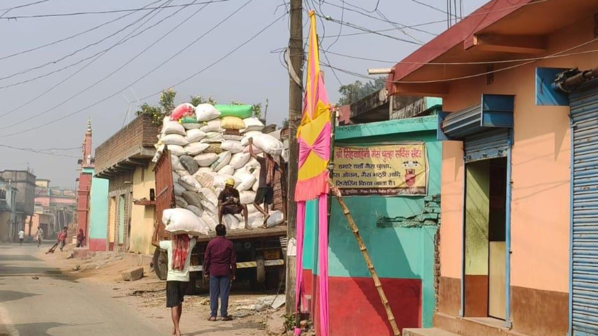 jamtara farmers forced to sell paddy at low prices
