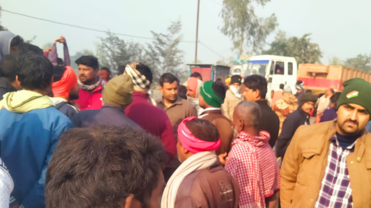 saran youth murdered villagers block road