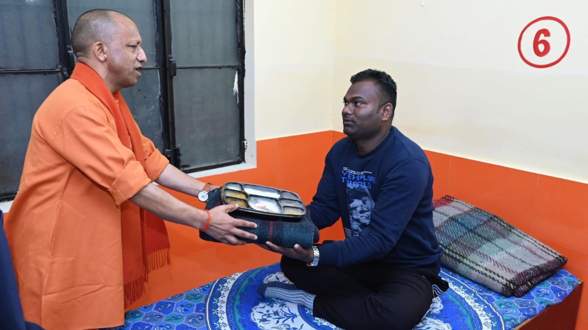 yogi inspects shelters distributes blankets in gorakhpur