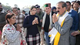 जनसंकल्प सम्मेलन के लिए मंडी के कांगनीधार हेलीपैड पर पहुंचे सीएम सीएम। जागरण