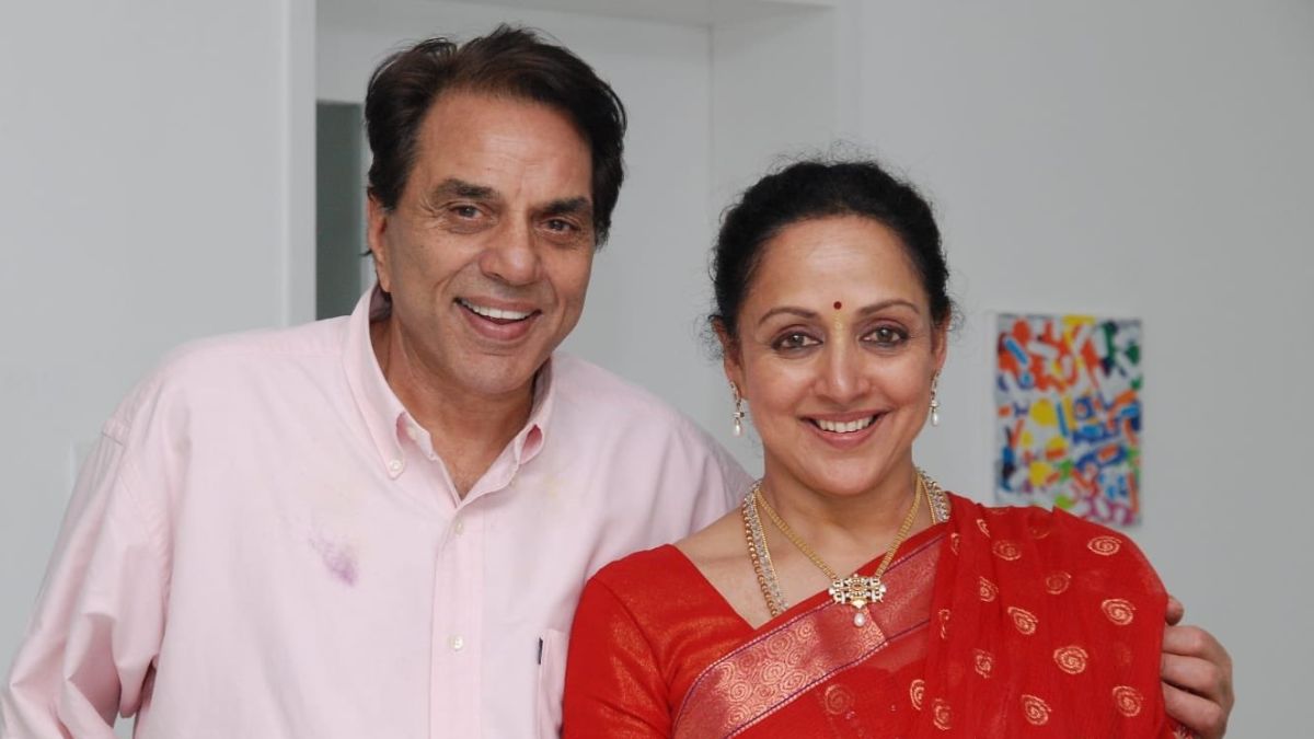 hema malini revealed late husband dharmendra last wish during prayer meet in new delhi
