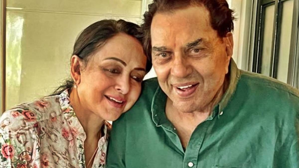 hema malini gives emotional speech at dharmendra prayer meet calls him jeevansath