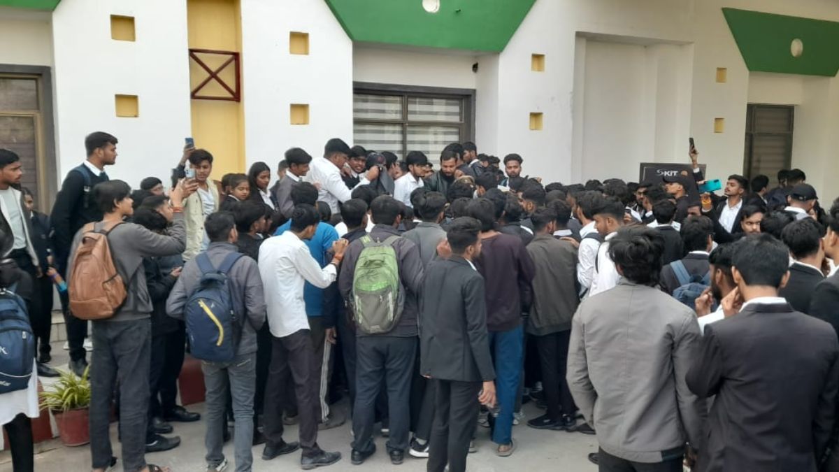 kit kanpur students protest disrupt classes