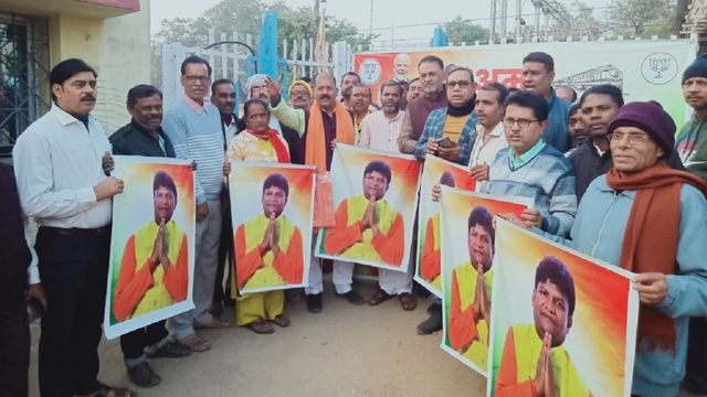 Dhanbad News: कुमारधुबी स्टेशन पर ठहरने लगेंगी ट्रेनें! रेल मंत्री के आश्वासन से इलाके के लोगों में जश्न
