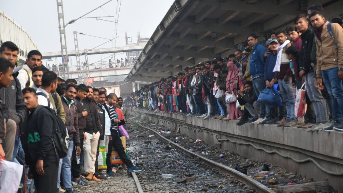 bihar sipahi bharti muzaffarpur candidates occupied several trains including intercity