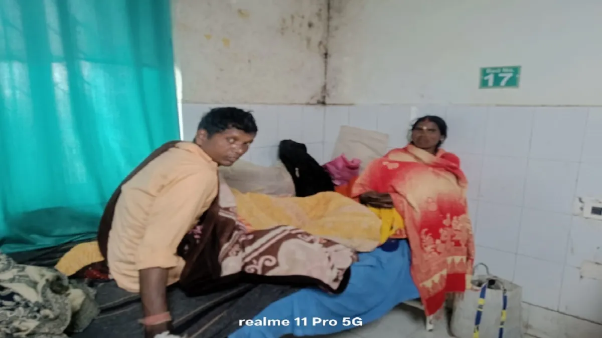 Jharkhand News: मरीज के क्रियाकलापों को देख डाक्टर भी रह गए अवाक... मोबाइल से आनलाइन करा रहा था झाड़-फूंक
