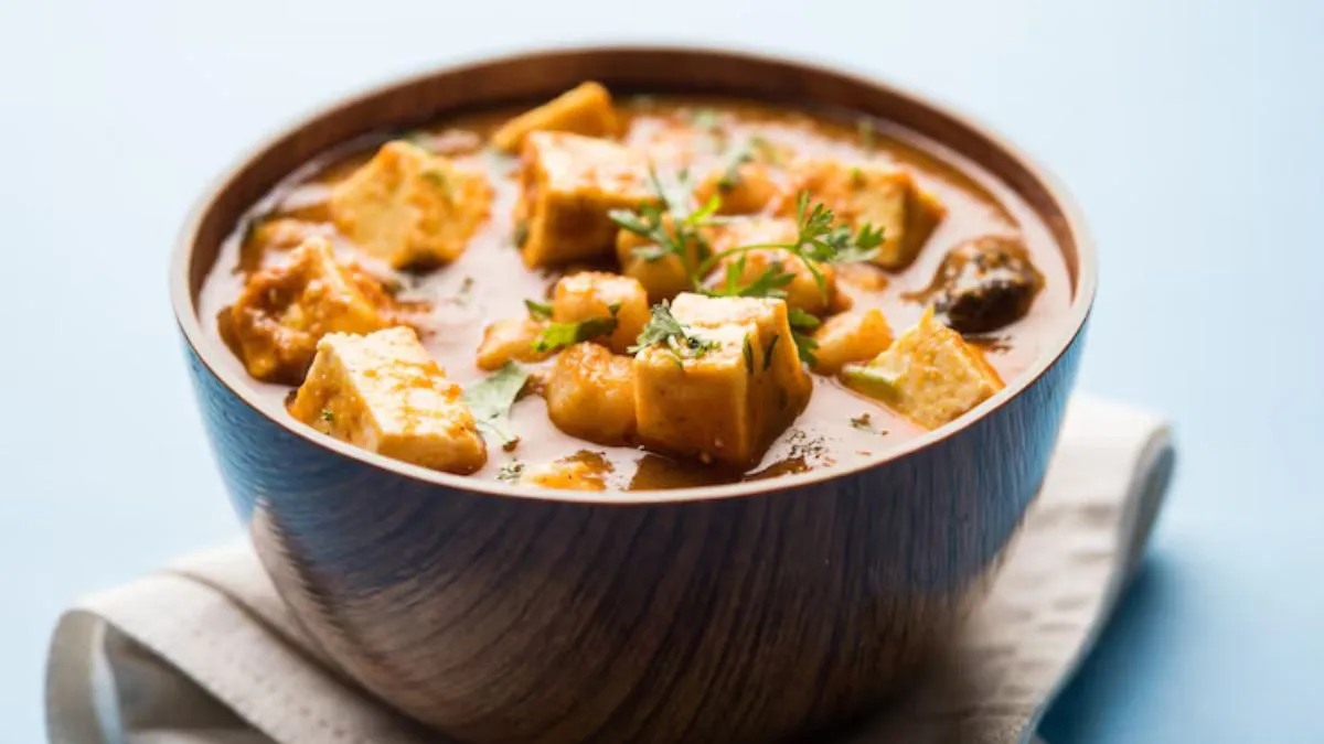 रोज की वही दाल-सब्जी से हो गए हैं बोर? डिनर में तैयार करें लजीज पनीर कोरमा, एकदम आसान है रेसिपी