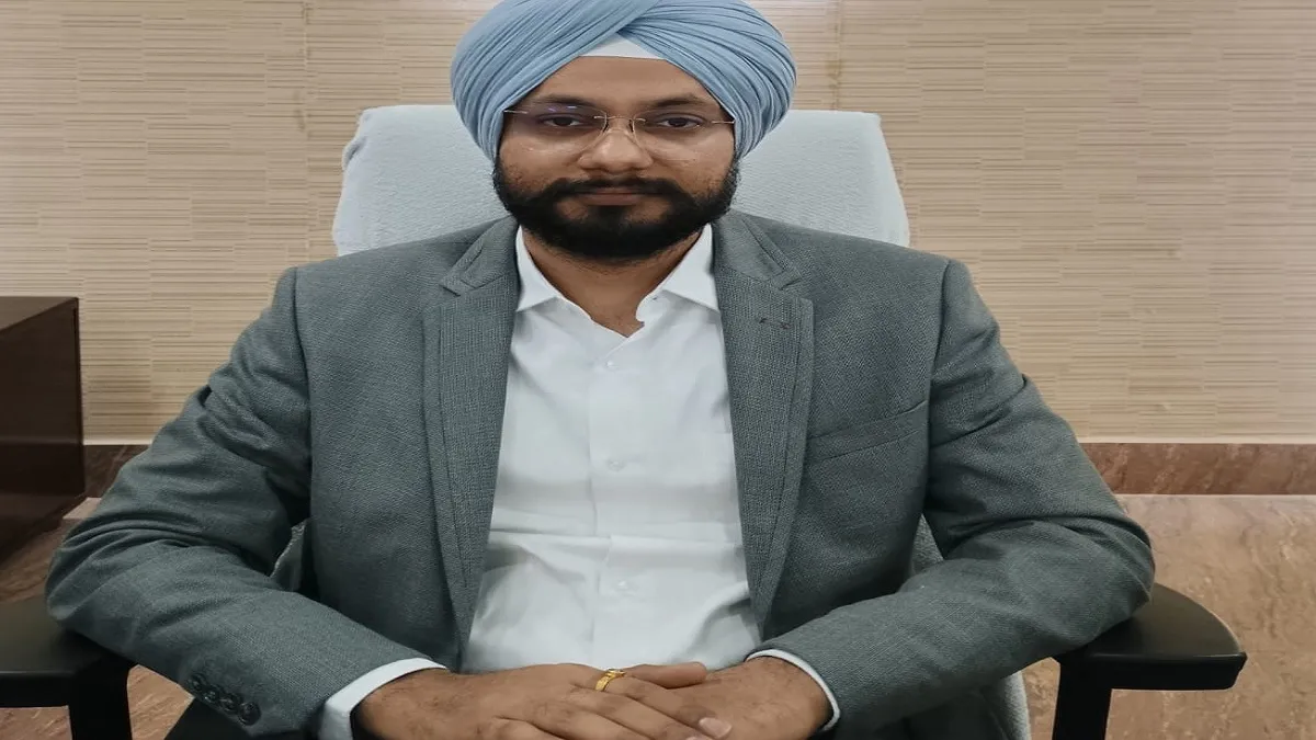 West Champaran : पदभार संभालते नए DM बोले, अब योजनाएं सच में पहुंचेंगी जनता तक