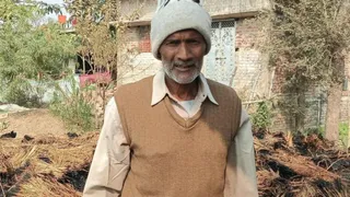 पेट्रोल छिड़ककर खलिहान फूंका