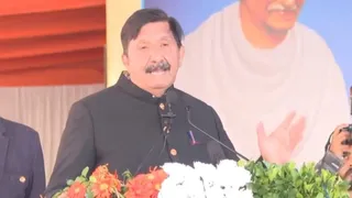मंडी में सरकार के जनंसकल्प सम्मेलन में संबोधित करते डिप्टी सीएम मुकेश अग्निहोत्री। जागरण