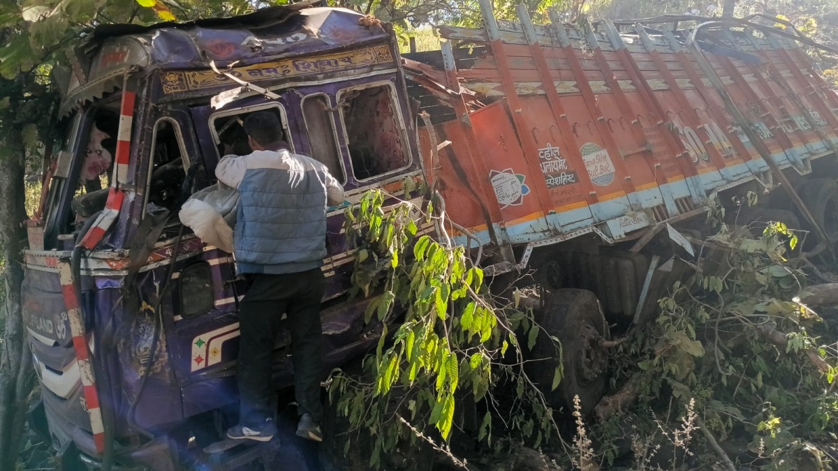 deawas truck accident truck falls into gorge