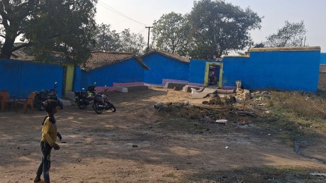 धनबाद में जोरदार धमाके के साथ धंसी जमीन, 500 लोगों की बस्ती पर मंडराया खतरा
