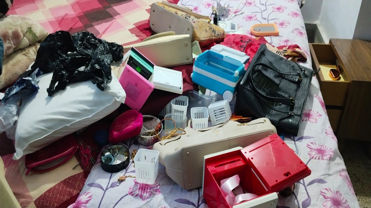 thieves broke into the locked house of a bjp leader and former union minister stealing valuables worth lakhs of rupees the incident took place in darbhanga