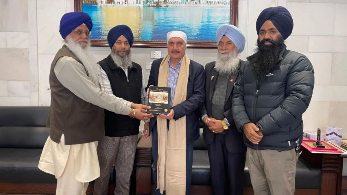 ब्रिटिश कोलंबिया विधानसभा के स्पीकर ने श्री हरिमंदिर साहिब में टेका माथा, मूल रूप से लुधियाना के रहने वाले हैं राज चौहान
