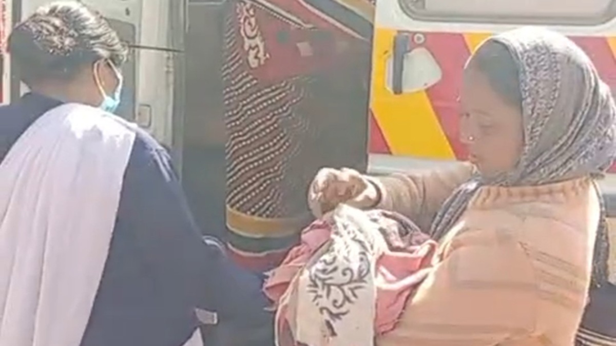 satna district hospital did not provide a stretcher pregnant woman had to give birth in an ambulance